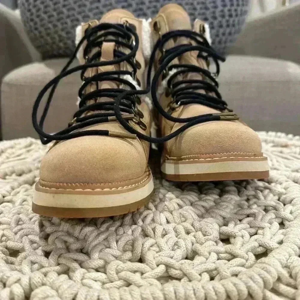 Toms hiking boots sz 7 - Picture 4 of 10